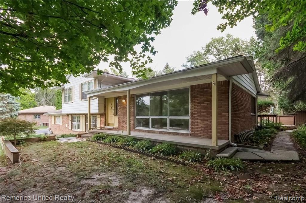 36203 Paddleford Road Farmington Hills, MI 48331 - Photo 3 of 42