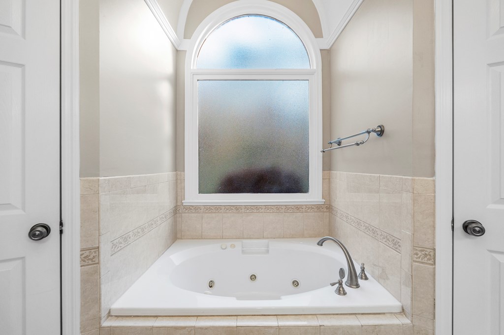 1009 Crosswinds Drive Midland, GA 31820 - Photo 15 of 29 a bathroom with a tub