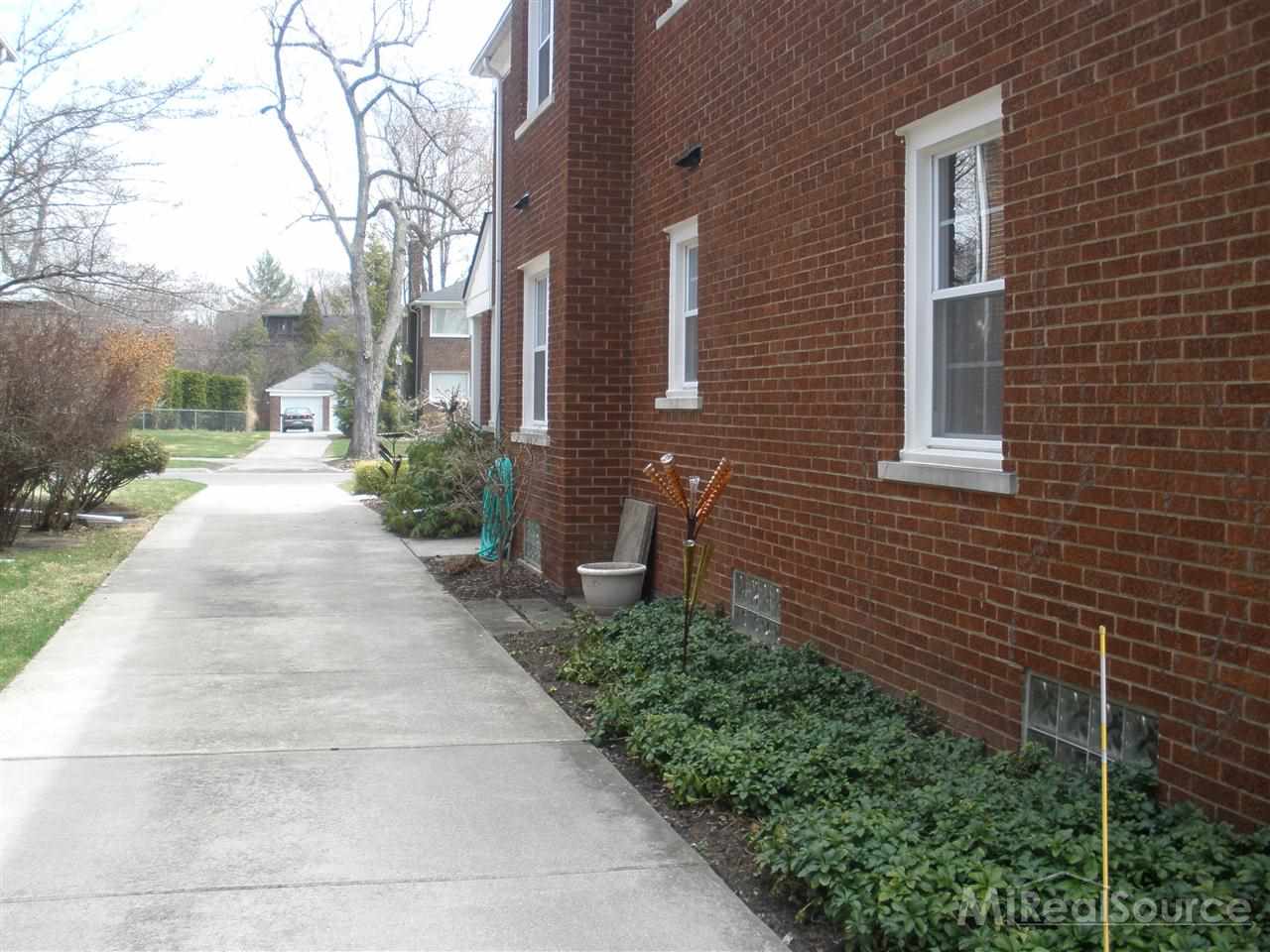 855-57 Harcourt Road Grosse Pointe, MI 48230 - Photo 26 of 30 31189553-25.JPG