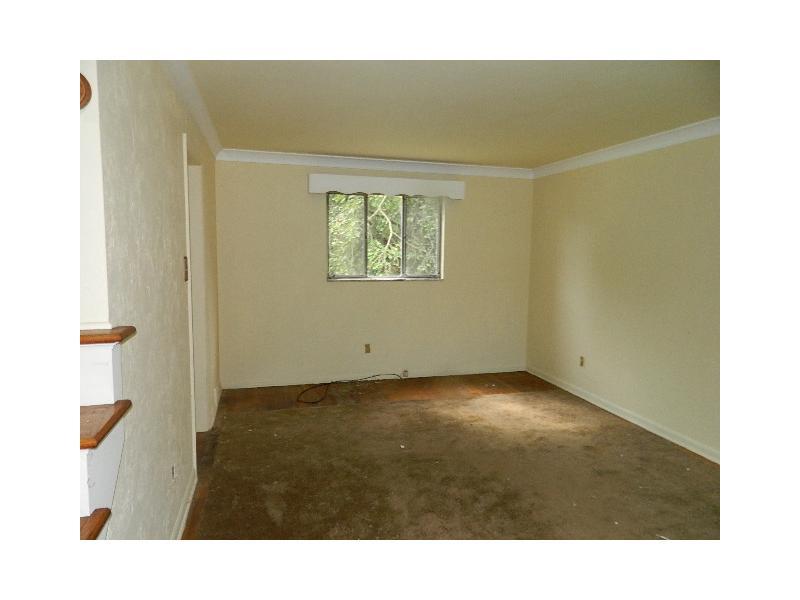 340 Hulton Road Penn Hills, PA 15147 - Photo 2 of 10 Living Room.