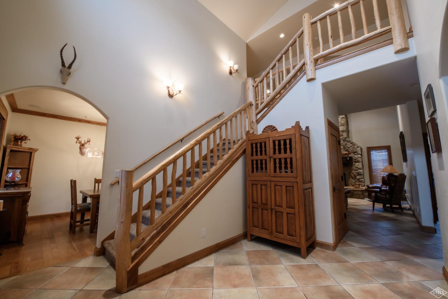 160 Timberwolf Gypsum, CO 81637 - Photo 4 of 9 vaulted entry way
