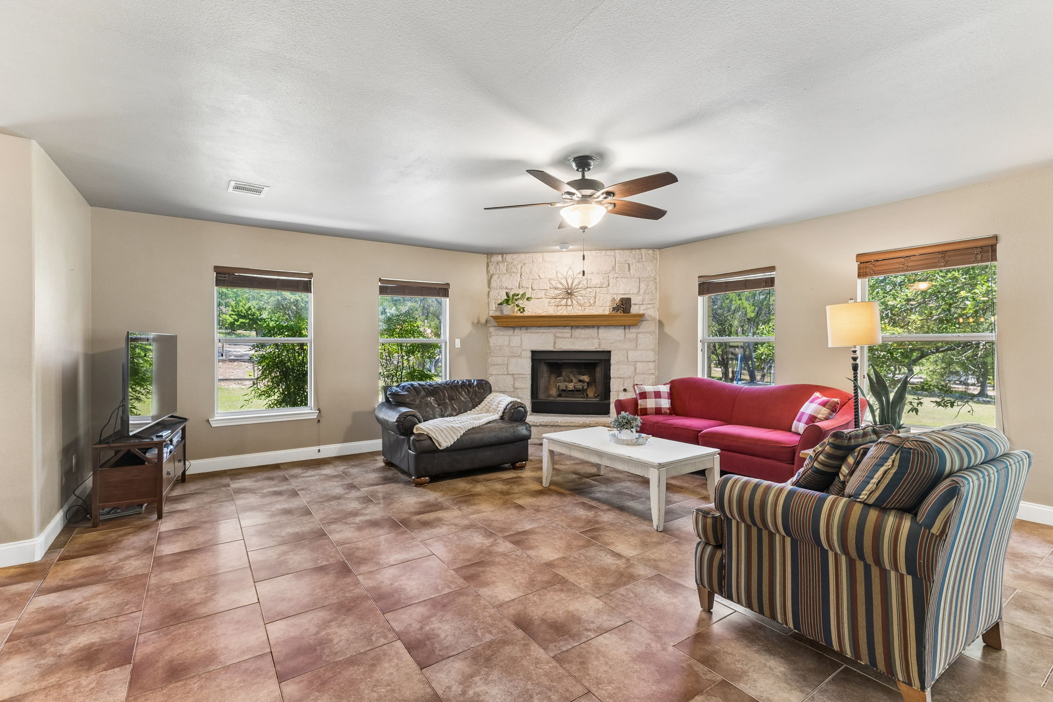401 Twin Springs Road Georgetown, TX 78633 - Photo 7 of 40