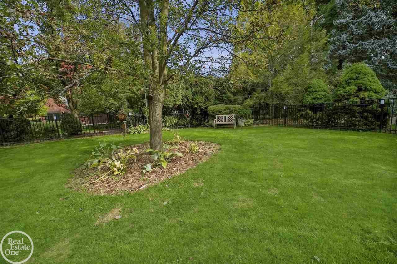 136 Moran Road Grosse Pointe, MI 48236 - Photo 44 of 51 50028565-43.JPG