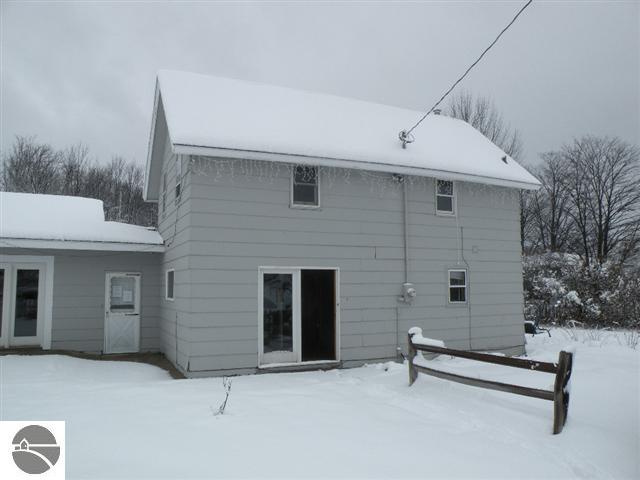 1204 East Pine View Suttons Bay, MI 49682 - Photo 2 of 7 1726582-1.JPG