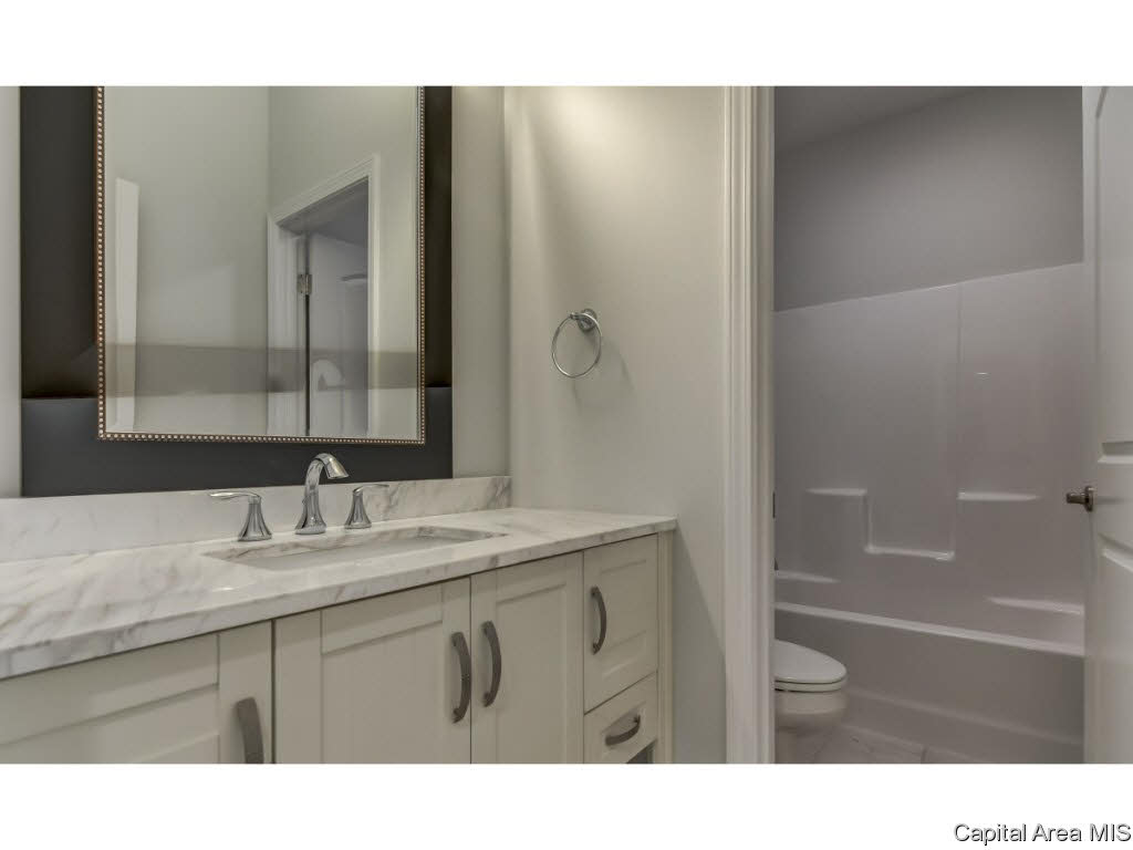 2705 Newcastle Court Springfield, IL 62711 - Photo 32 of 36 Gallery Image 32