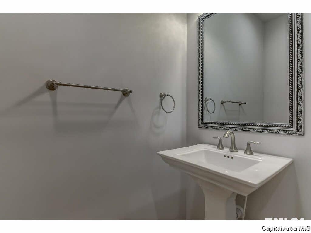2705 Newcastle Court Springfield, IL 62711 - Photo 33 of 36 Gallery Image 33