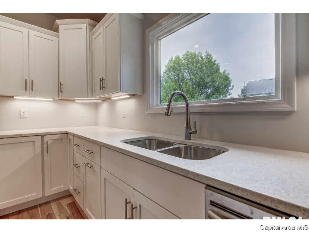 2705 Newcastle Court Springfield, IL 62711 - Photo 10 of 36 Gallery Image 10