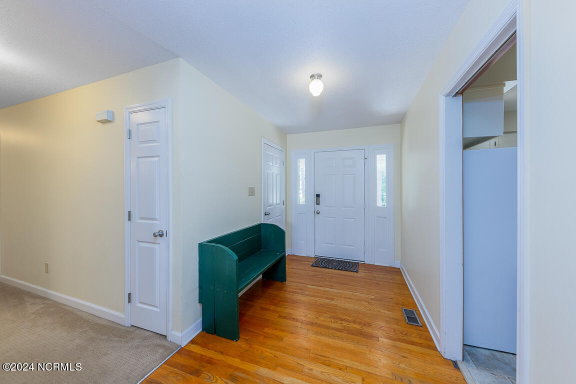 108 Gangplank Road New Bern, NC 28562 - Photo 27 of 36 Foyer