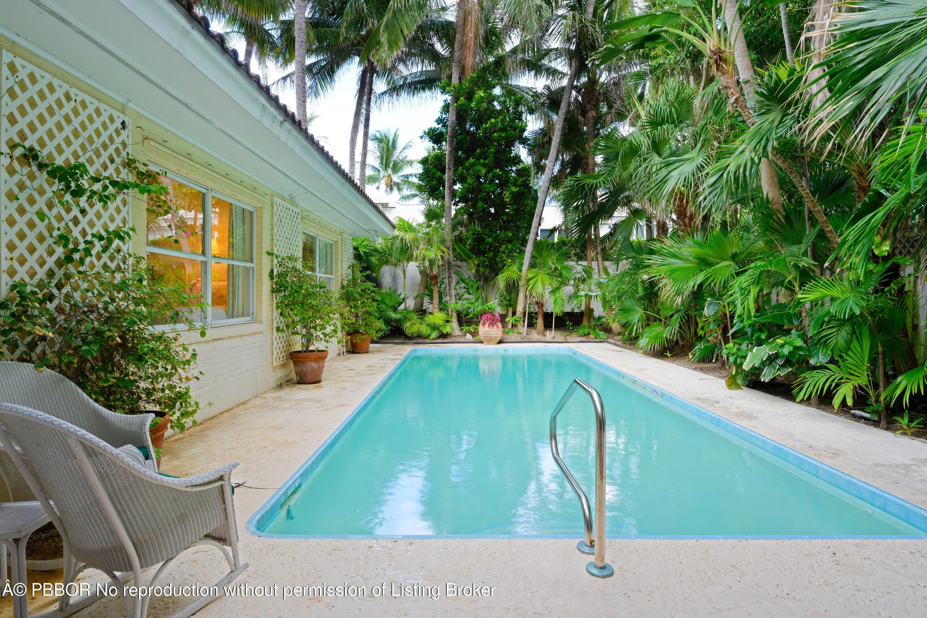 110 Merrain Road Palm Beach, FL 33480 - Photo 21 of 23 Mature landscaping