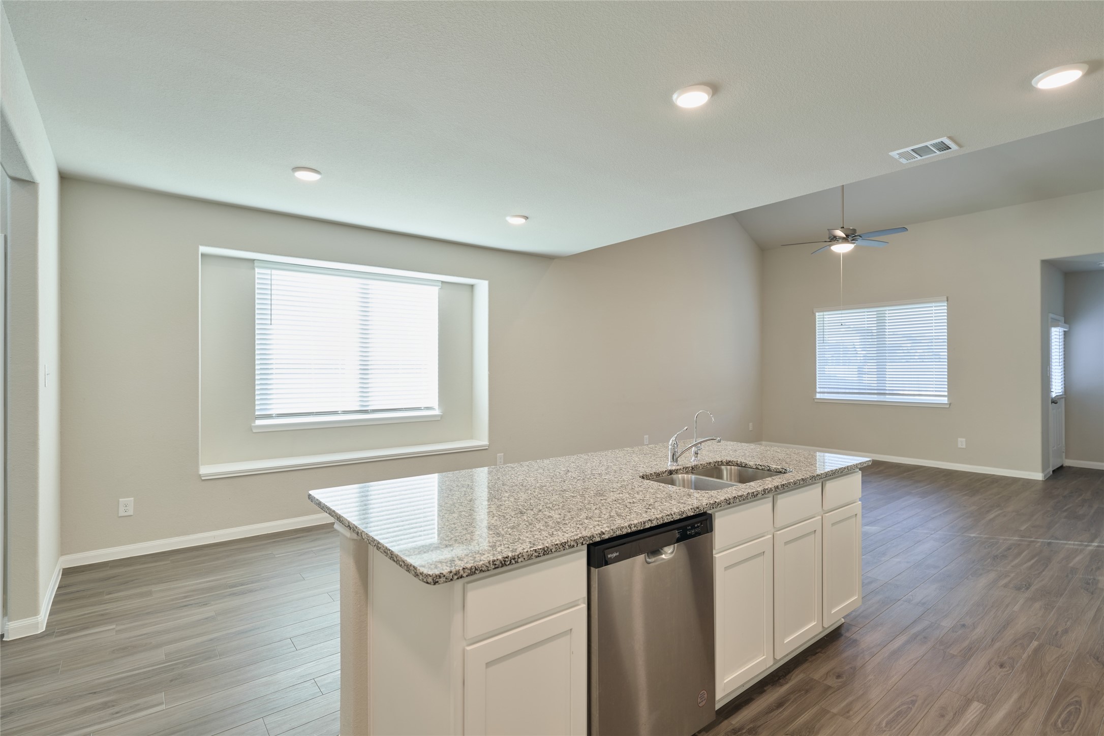 2460 Shellcracker Drive Conroe, TX 77384 - Photo 10 of 34