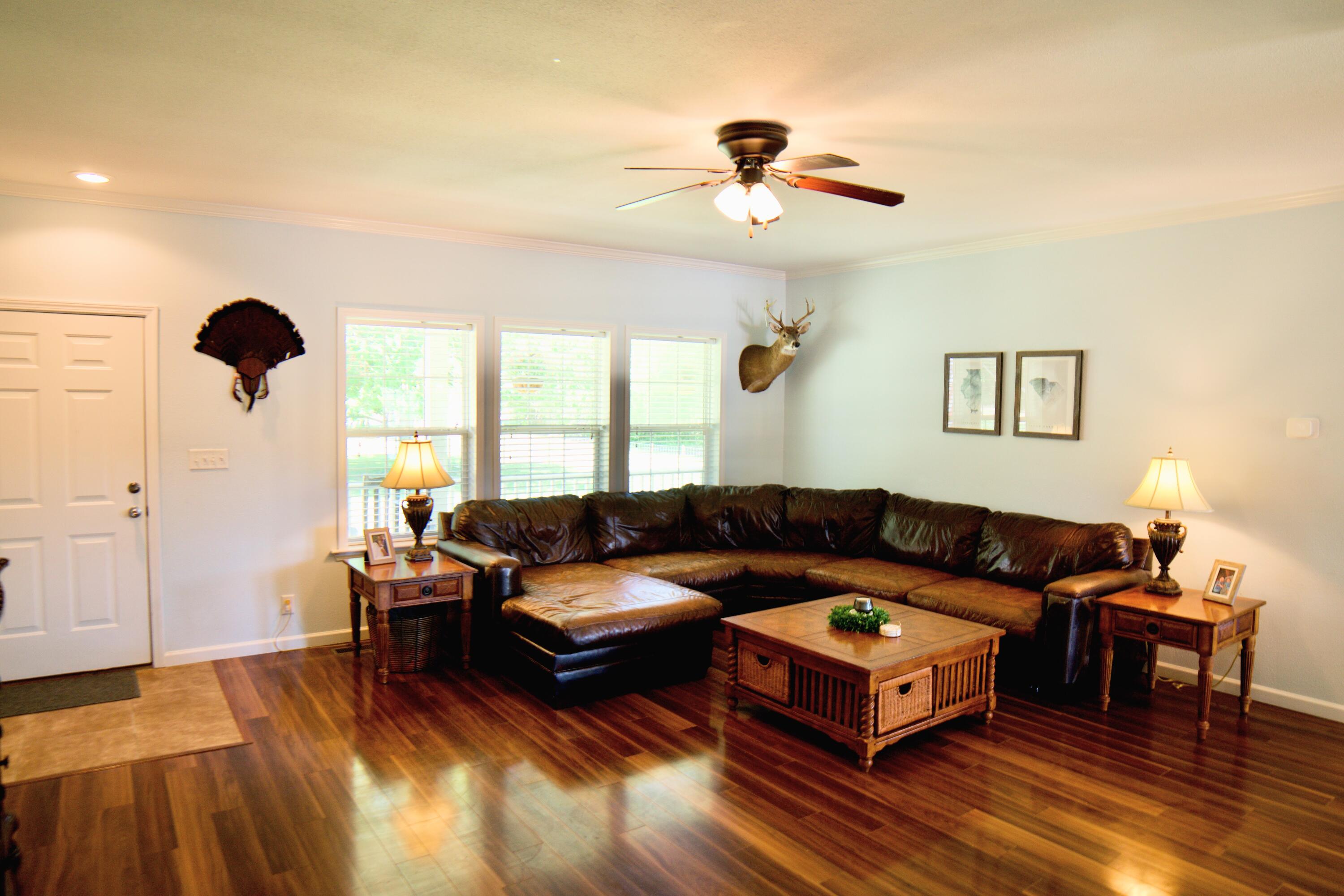 545 Boots Branch Road Sumter, SC 29153 - Photo 5 of 17 Living Room