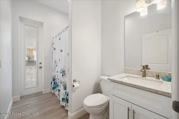 a picture of a wall with a white wall