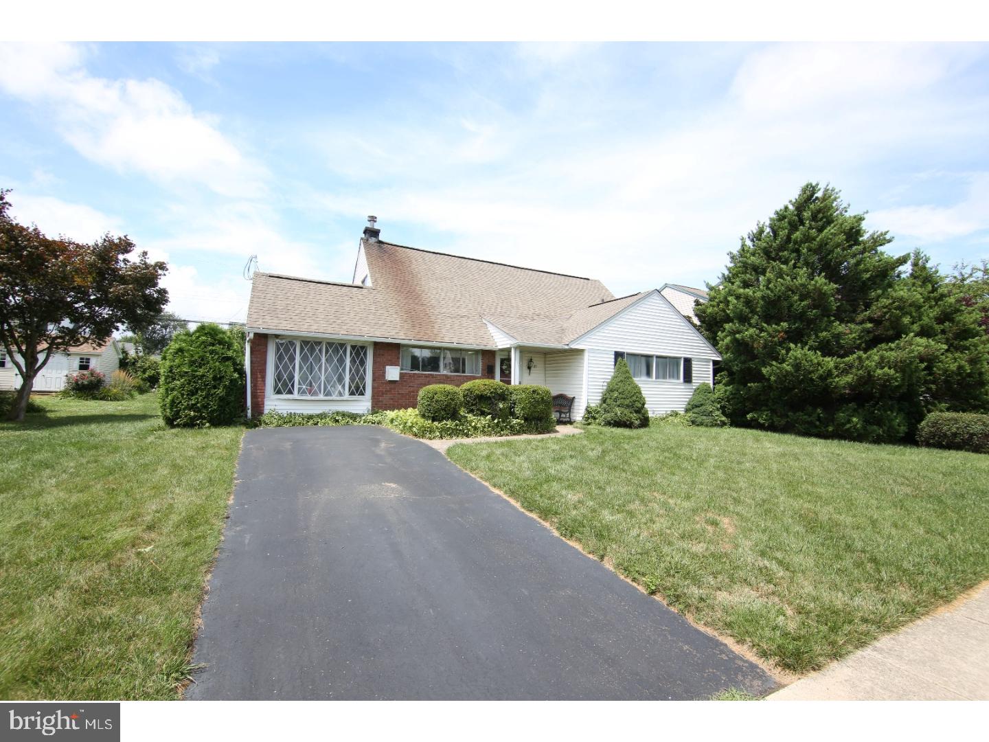 31 Hunt Road Levittown, PA 19056 - Photo 2 of 14 Driveway