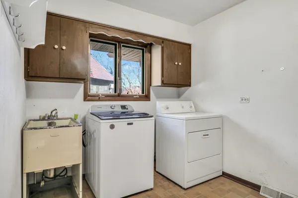 $750,000 | 40335 North Mill Creek Road, Wadsworth, IL 60083