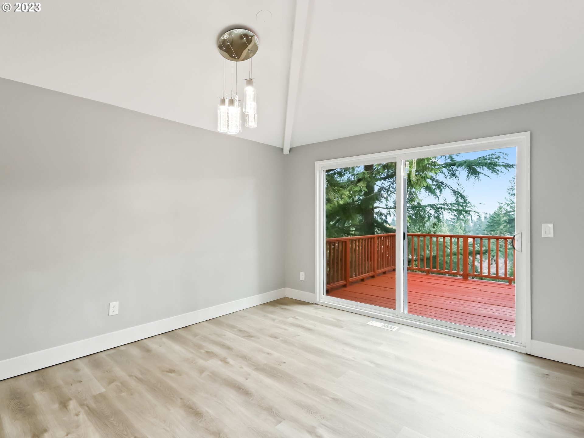 11612 Southwest 41st Avenue Portland, OR 97219 - Photo 11 of 48 Gallery Image 11