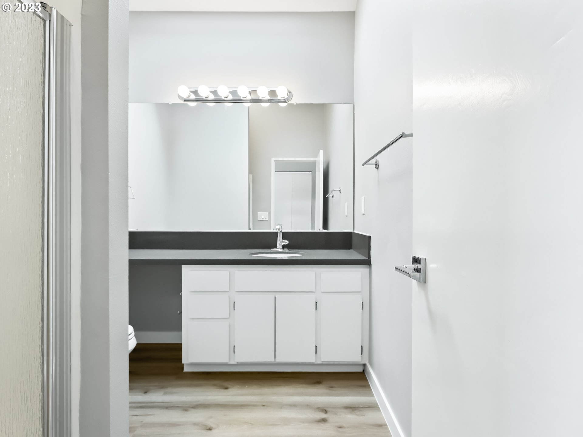 11612 Southwest 41st Avenue Portland, OR 97219 - Photo 29 of 48 Attached Bathroom #1