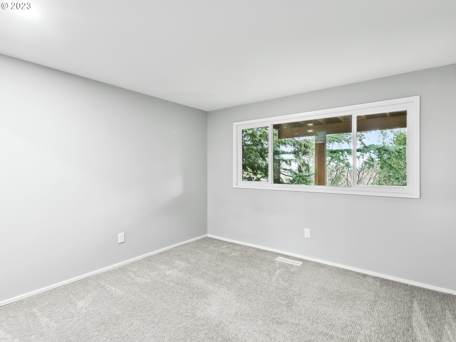 11612 Southwest 41st Avenue Portland, OR 97219 - Photo 40 of 48 Gallery Image 40