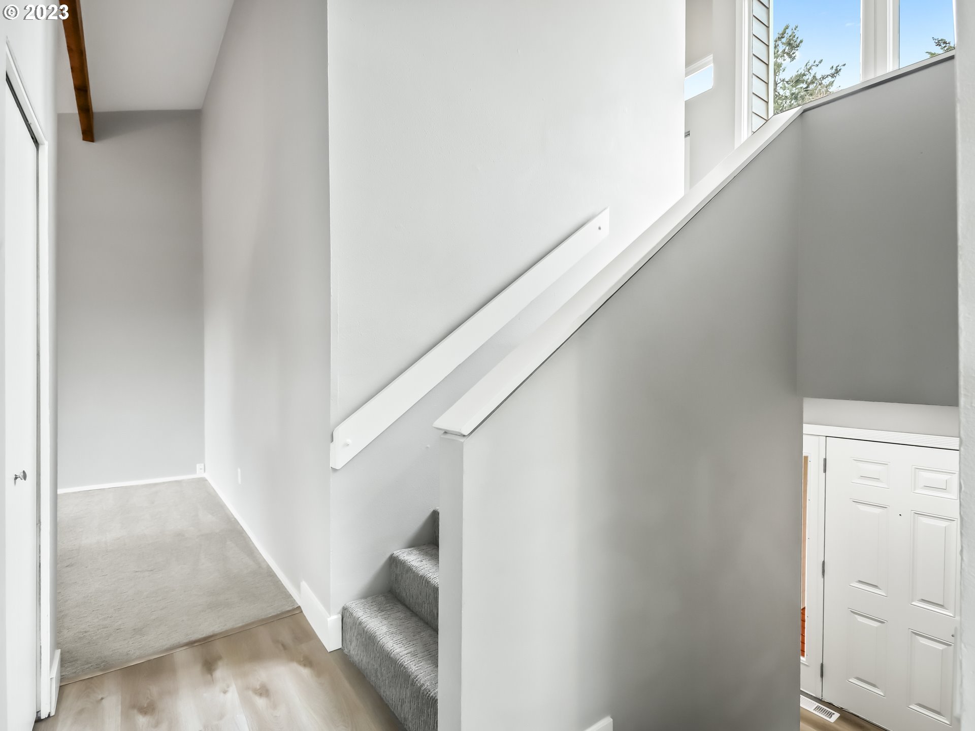 11612 Southwest 41st Avenue Portland, OR 97219 - Photo 9 of 48 Gallery Image 9