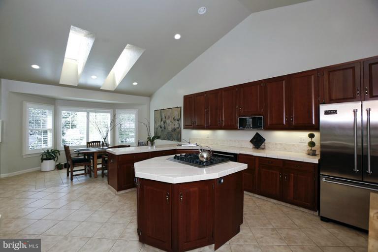 8536 Brickyard Road Potomac, MD 20854 - Photo 11 of 26 Kitchen