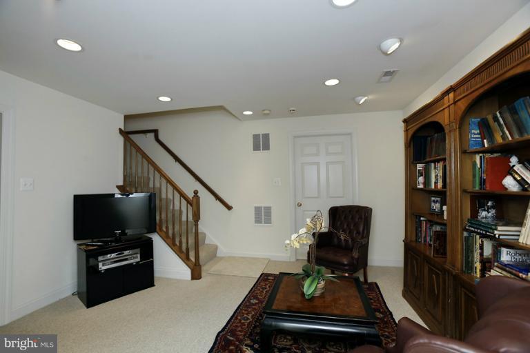 8536 Brickyard Road Potomac, MD 20854 - Photo 13 of 26 Sitting Room