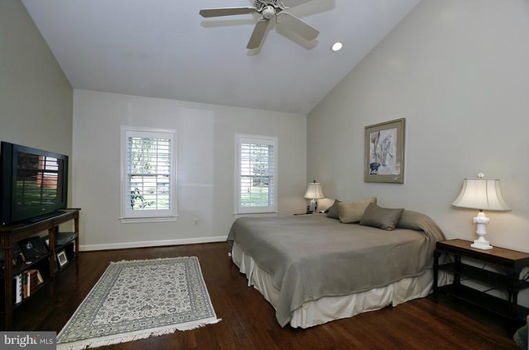 8536 Brickyard Road Potomac, MD 20854 - Photo 15 of 26 Bedroom (Master)