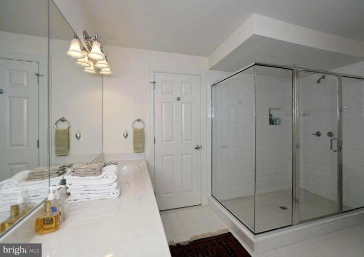 8536 Brickyard Road Potomac, MD 20854 - Photo 16 of 26 Bath