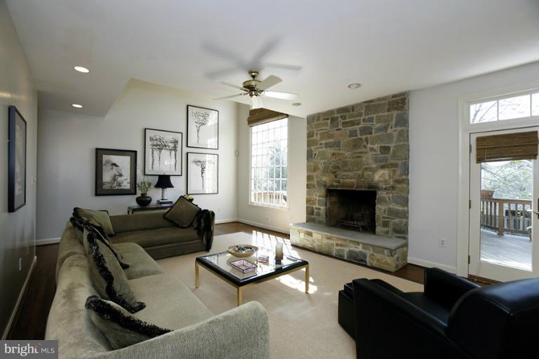 8536 Brickyard Road Potomac, MD 20854 - Photo 17 of 26 Living Room