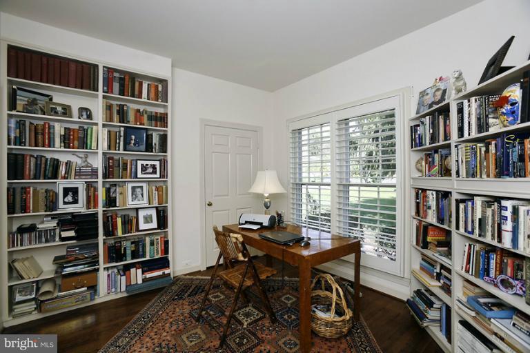 8536 Brickyard Road Potomac, MD 20854 - Photo 24 of 26 Library