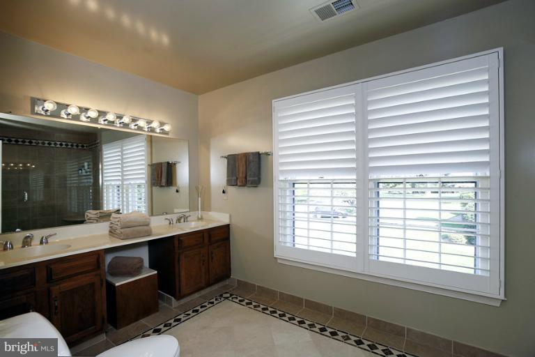 8536 Brickyard Road Potomac, MD 20854 - Photo 8 of 26 Bath (Master 2)