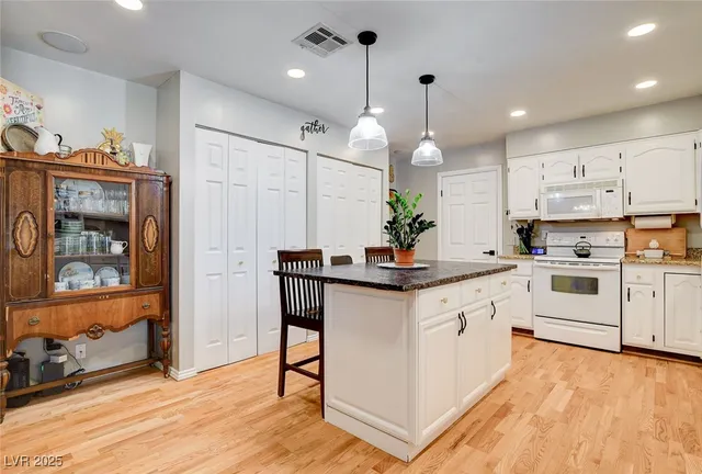 $550,000 | 3765 Berkeley Street, Logandale, NV 89021