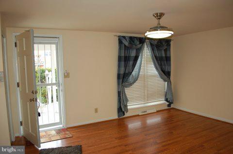 5534 Bucknell Road Baltimore, MD 21206 - Photo 6 of 13 Living Room