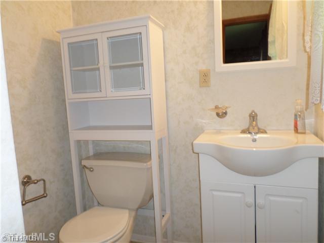 1285 Frye Bridge Road Clemmons, NC 27012 - Photo 11 of 16 Bath. Half bath adjoining Master Bedroom.