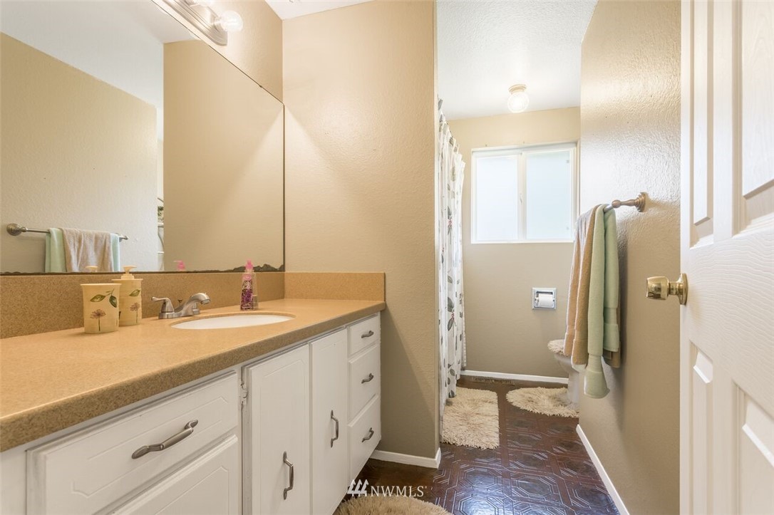 5108 Picnic Point Road Edmonds, WA 98026 - Photo 12 of 16