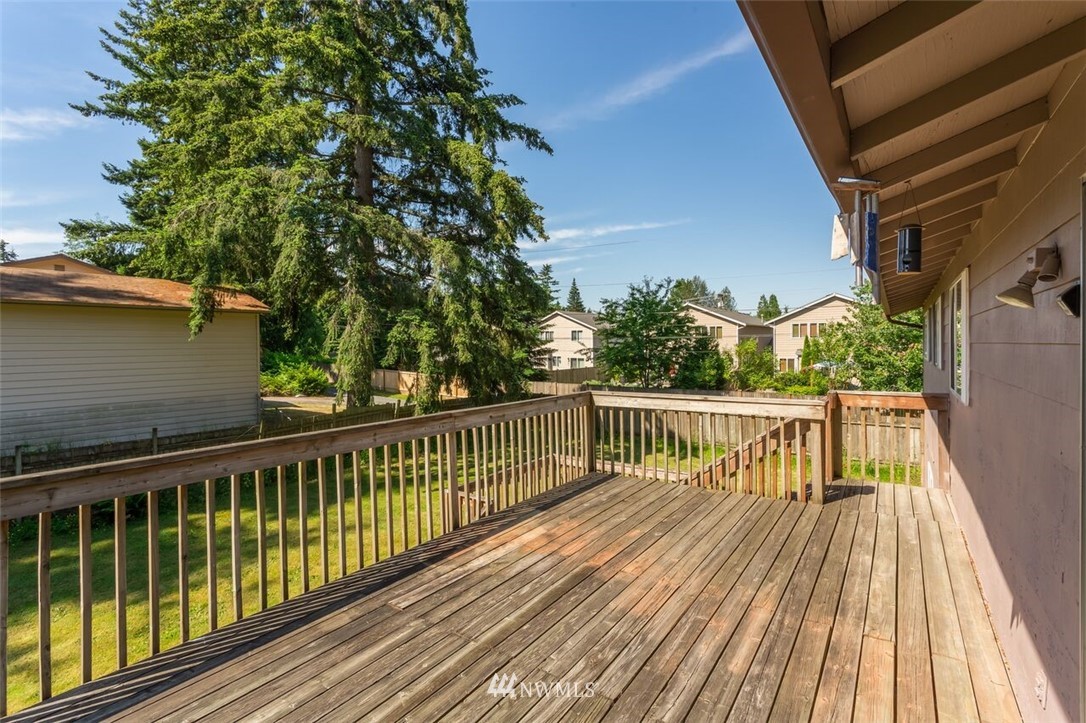 5108 Picnic Point Road Edmonds, WA 98026 - Photo 3 of 16