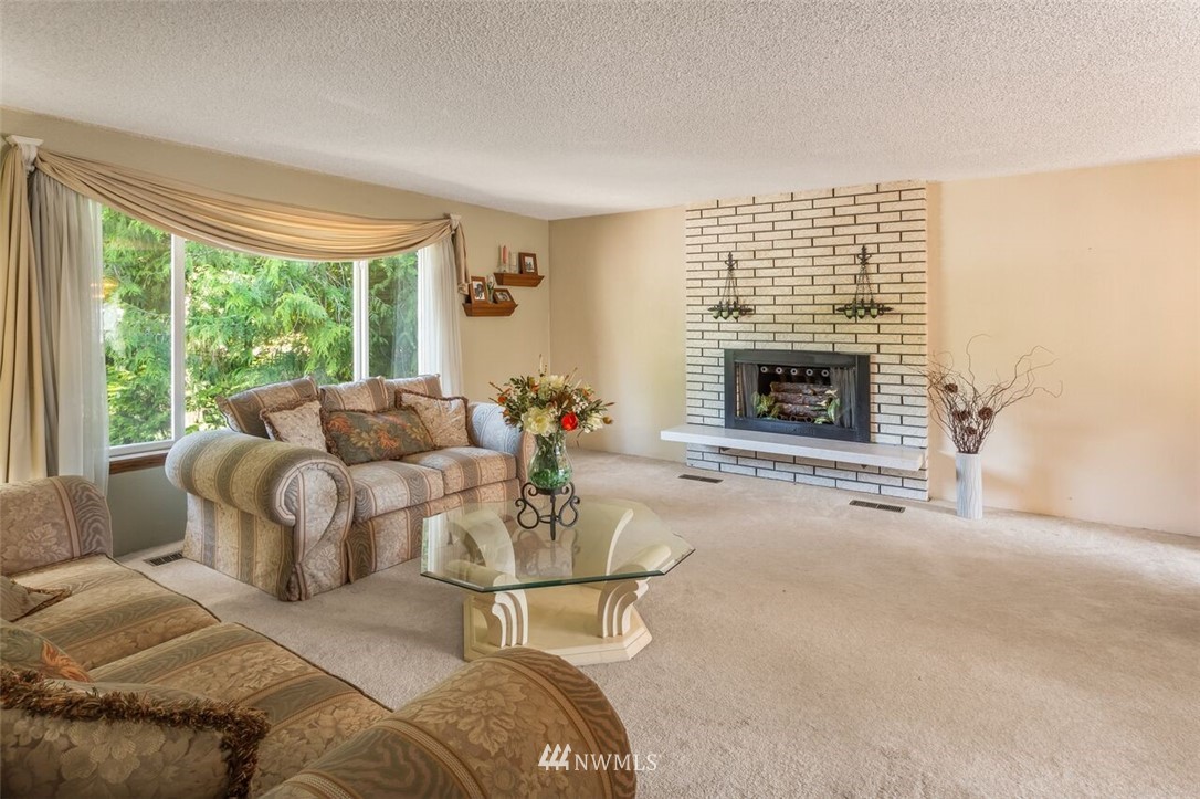5108 Picnic Point Road Edmonds, WA 98026 - Photo 4 of 16