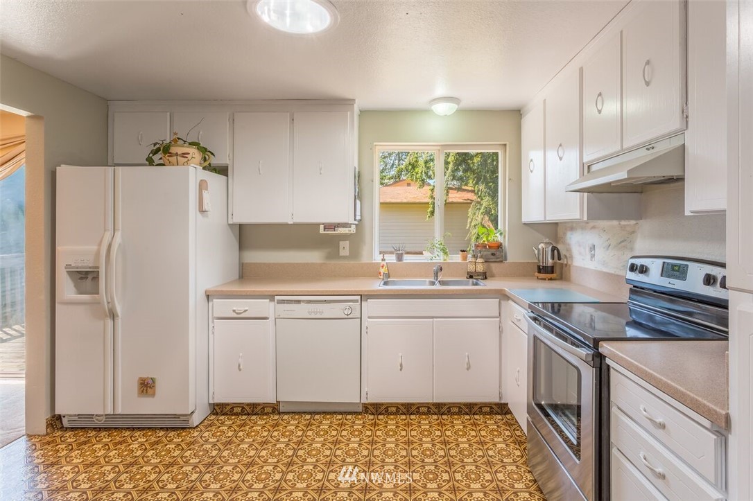 5108 Picnic Point Road Edmonds, WA 98026 - Photo 7 of 16