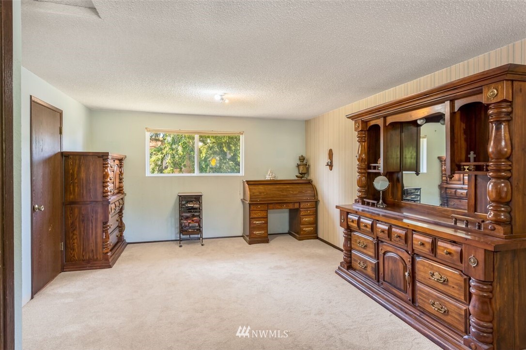 5108 Picnic Point Road Edmonds, WA 98026 - Photo 10 of 16