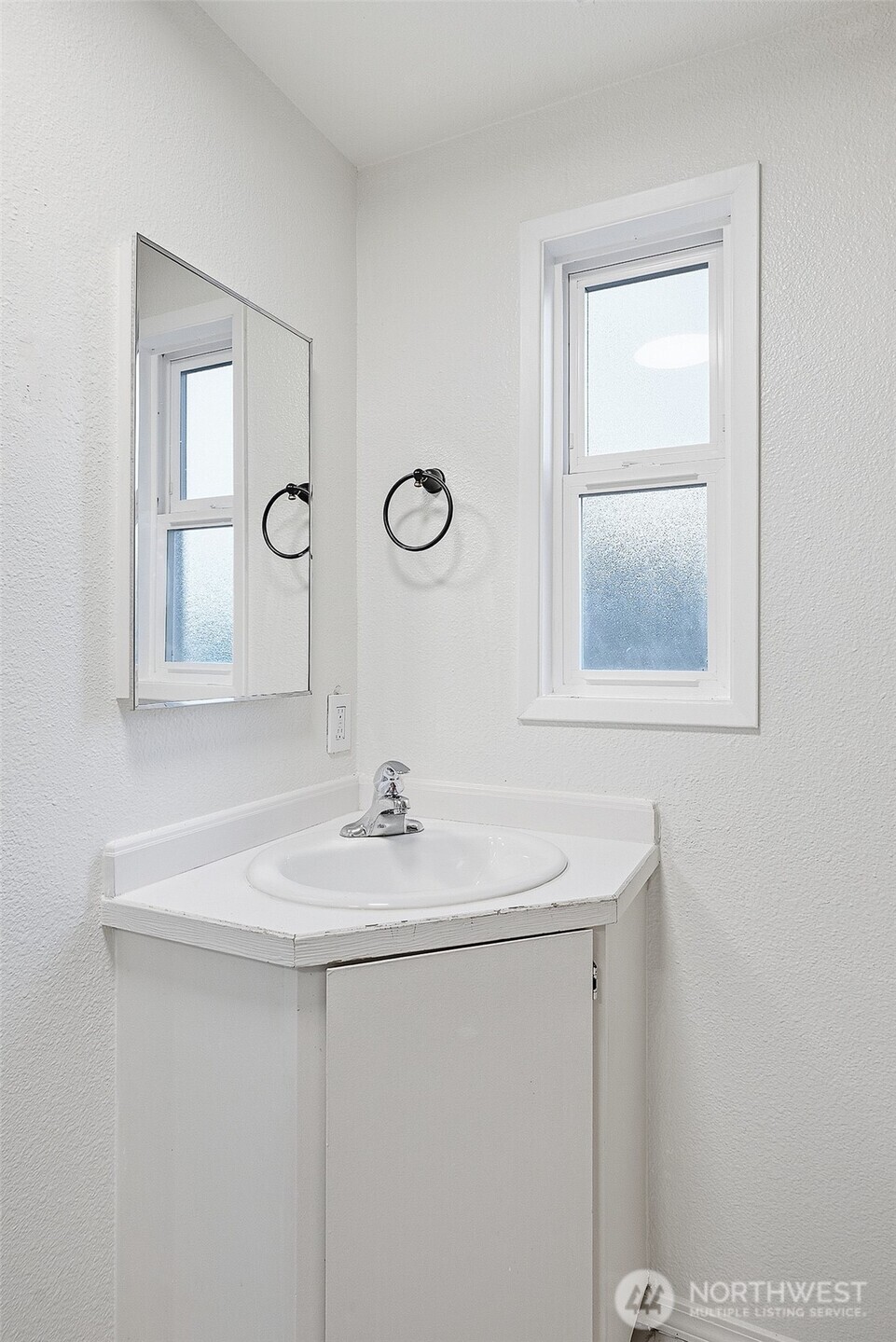 7901 196th Street Southwest, Unit 22 Edmonds, WA 98026 - Photo 19 of 34