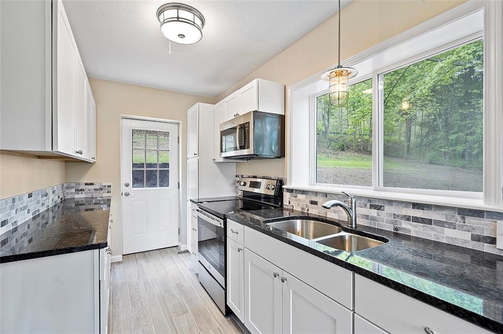1352 Noblestown Road Carnegie, PA 15106 - Photo 5 of 19 Gallery Image 5