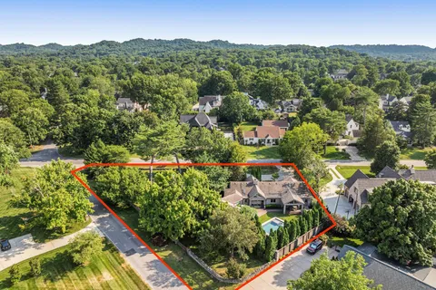 $1,999,999 | 124 West Tyne Drive, Nashville, TN 37205