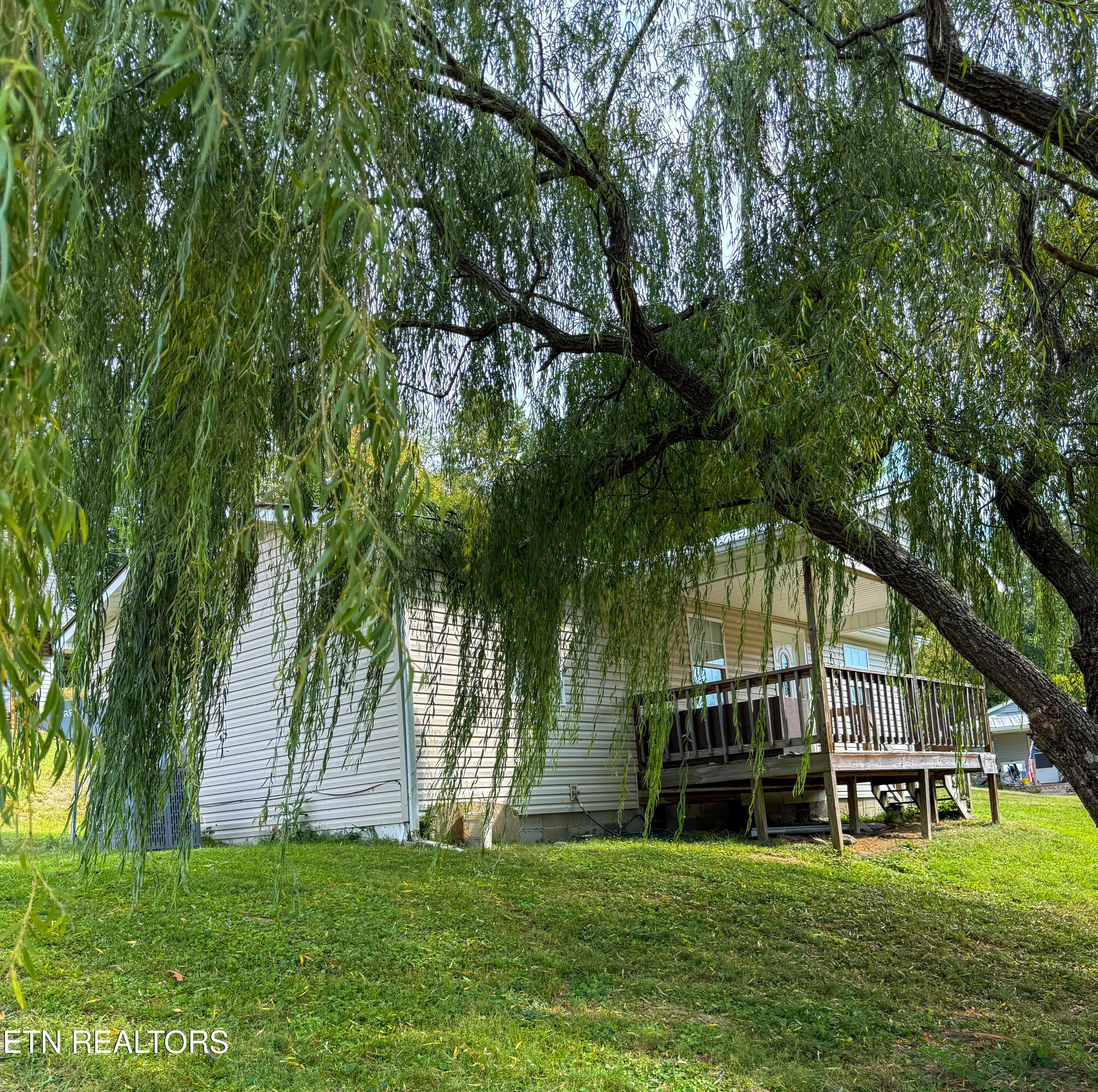 1327 Pinecrest Road Jacksboro, TN 37757 - Photo 2 of 26 IMG_0901