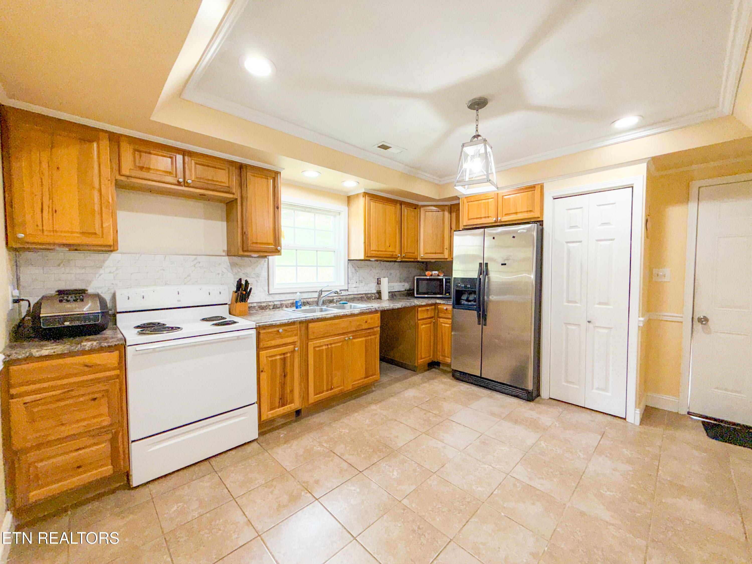 1327 Pinecrest Road Jacksboro, TN 37757 - Photo 5 of 26 IMG_0871