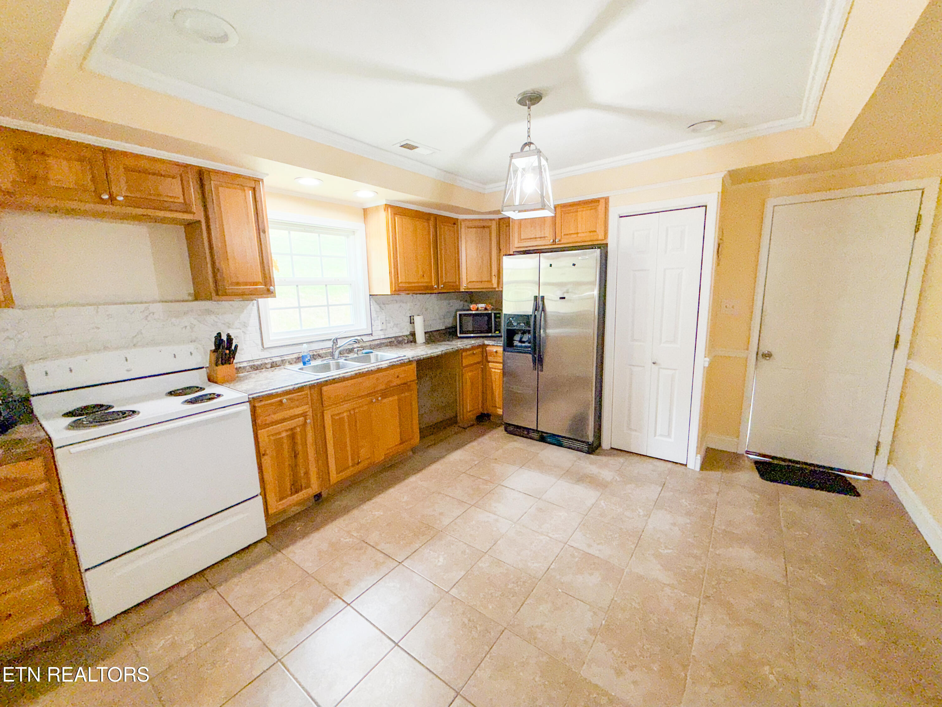 1327 Pinecrest Road Jacksboro, TN 37757 - Photo 7 of 26 IMG_0868