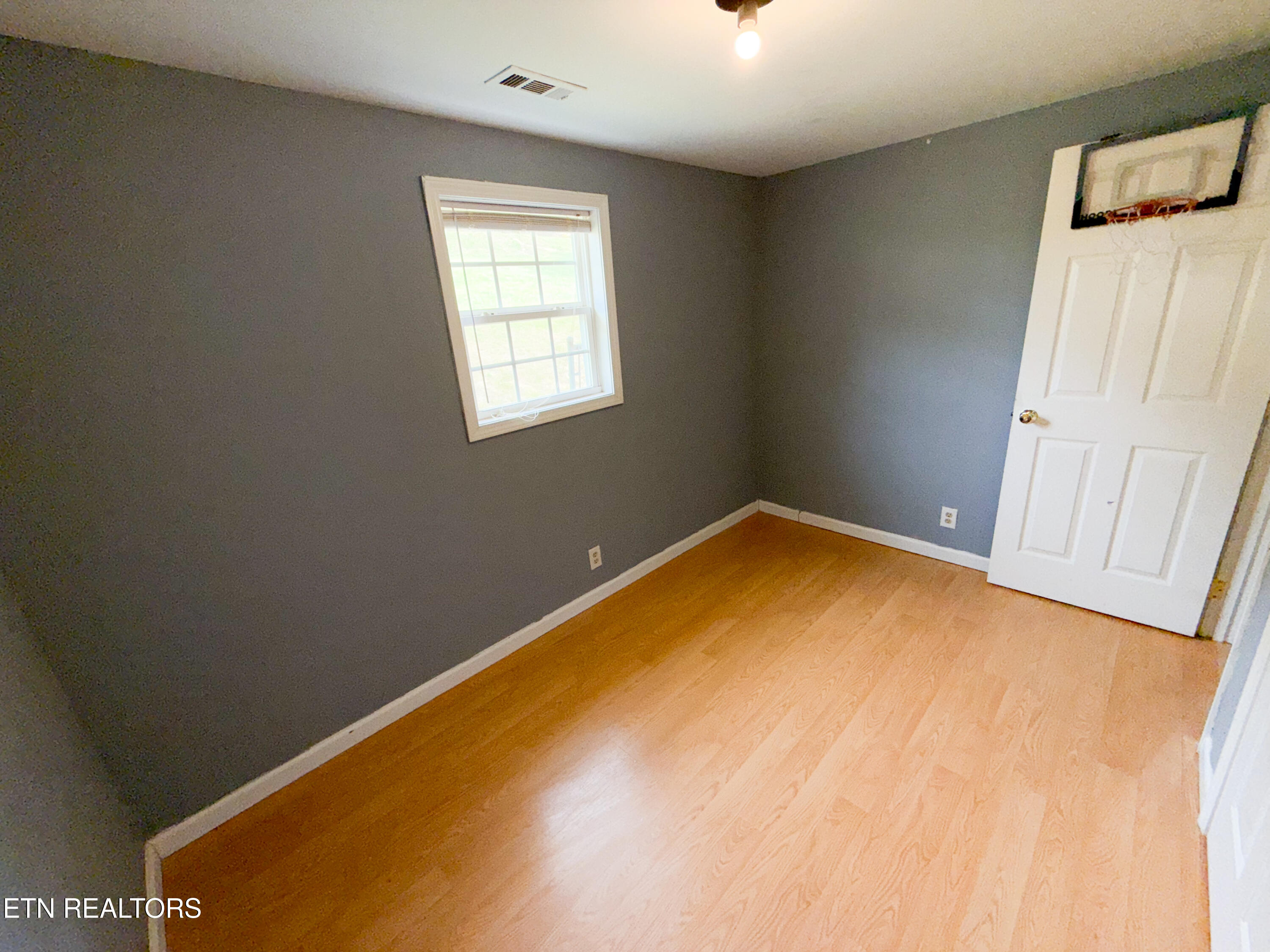 1327 Pinecrest Road Jacksboro, TN 37757 - Photo 10 of 26 IMG_0856