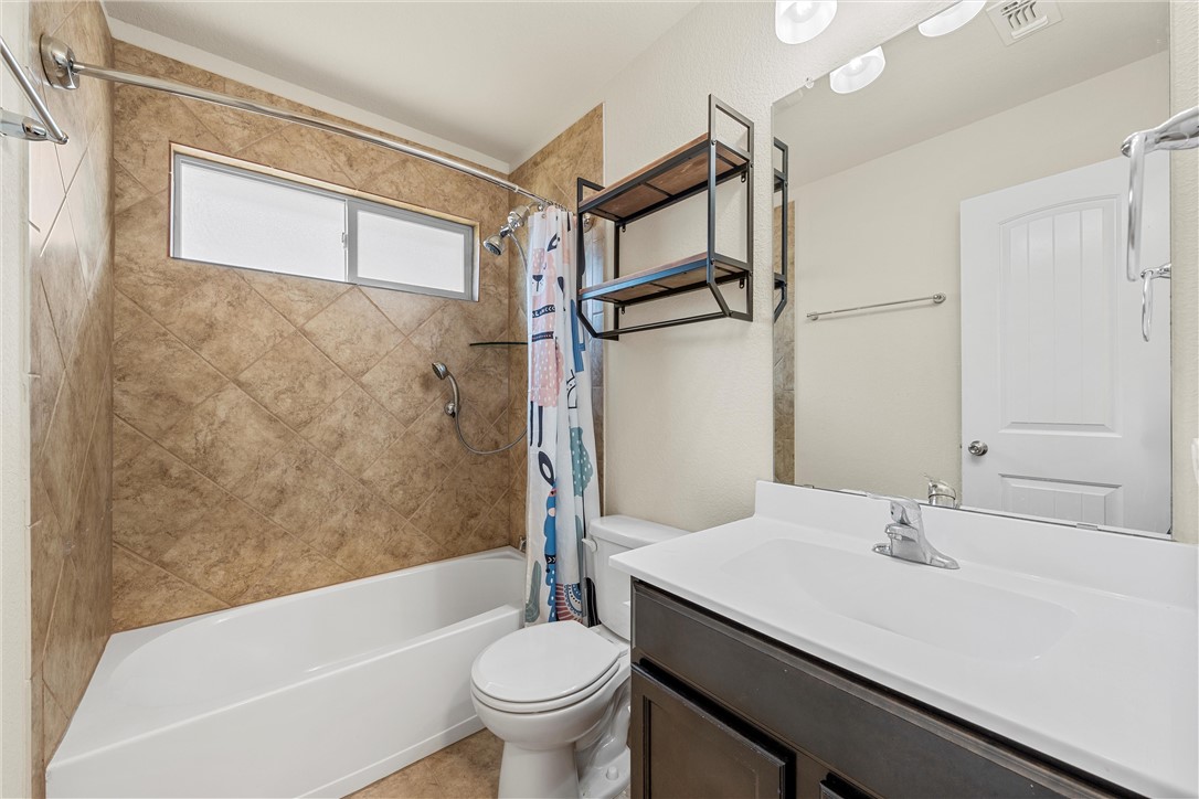 11220 Haviture Way Waco, TX 76708 - Photo 12 of 23 a bathroom with a sink a toilet and shower