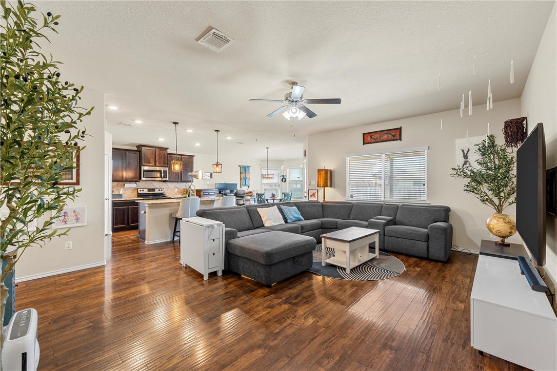 11220 Haviture Way Waco, TX 76708 - Photo 3 of 23 a living room with furniture and a large window