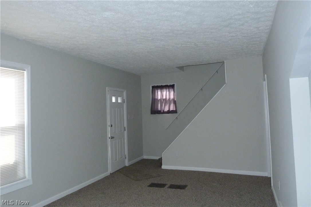 834 Berwin Street Akron, OH 44310 - Photo 11 of 35 Living Room