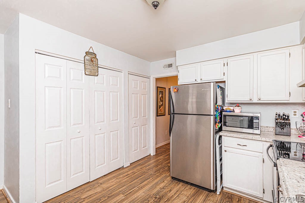 5817 Mill Spring Road Midlothian, VA 23112 - Photo 6 of 29 a white refrigerator freezer and a stove sitting inside of a kitchen