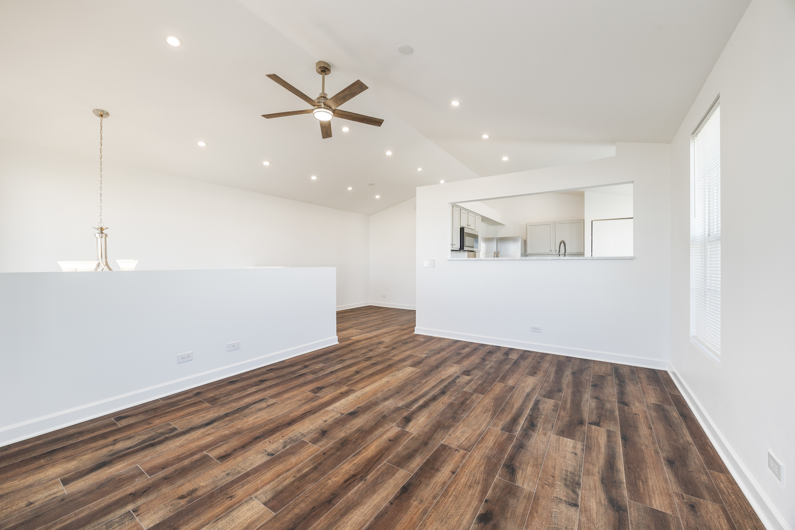 715 Four Seasons Boulevard Aurora, IL 60504 - Photo 4 of 17