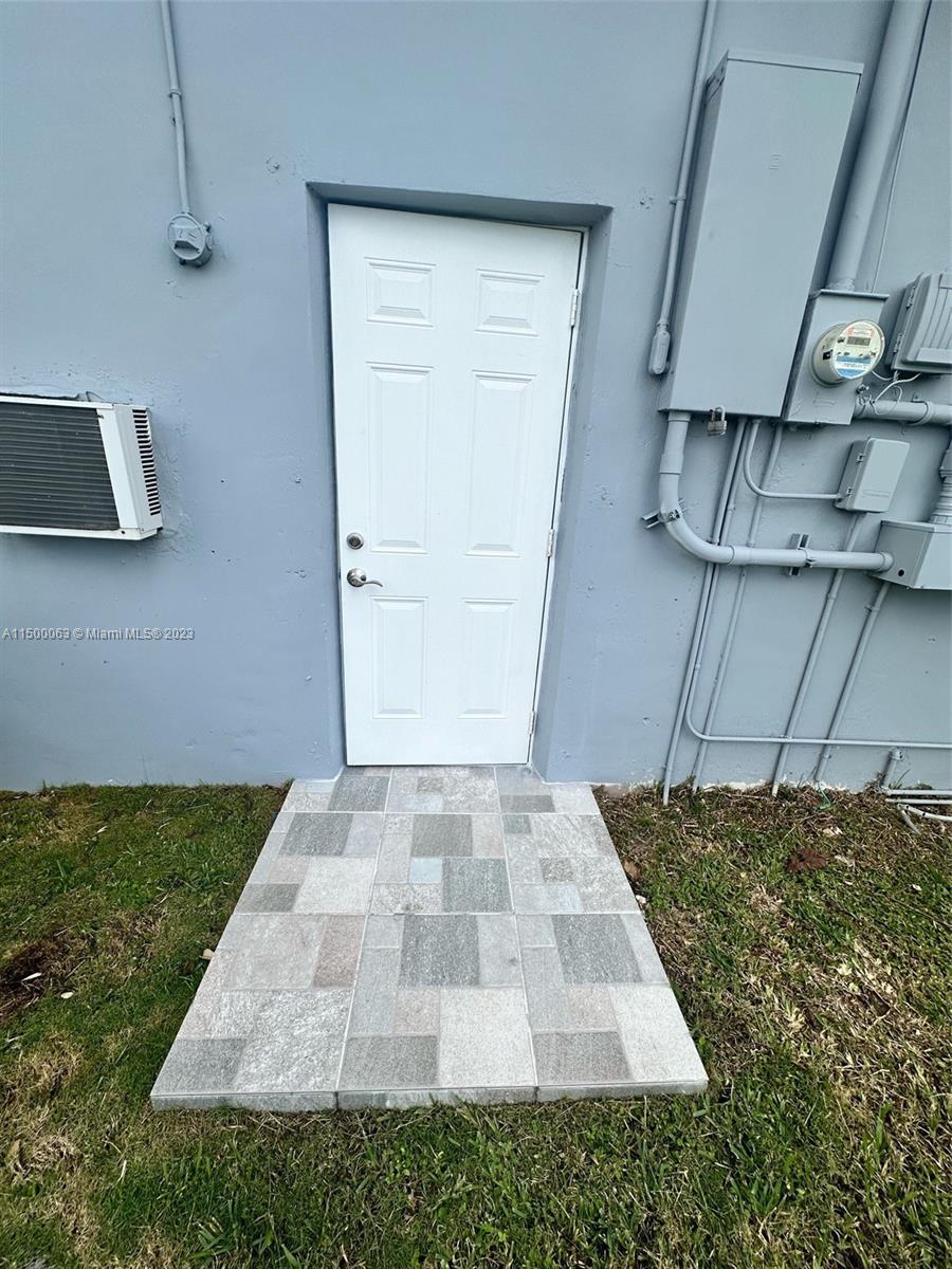 2131 Southwest 98th Place Miami, FL 33165 - Photo 14 of 22